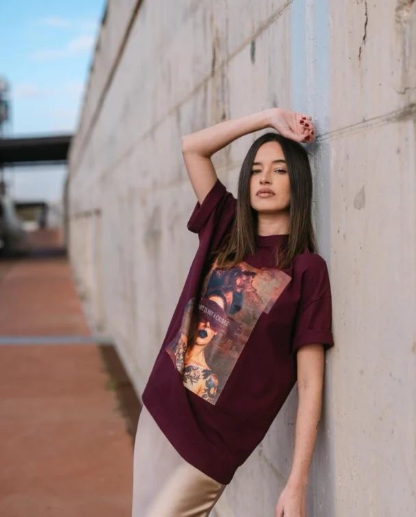 CAMISETA UNISEX ART IS NOT A CRIME -SPECIAL - Imagen 3