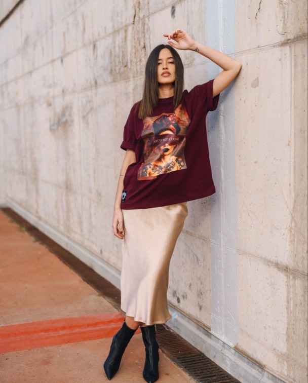 CAMISETA UNISEX ART IS NOT A CRIME -SPECIAL